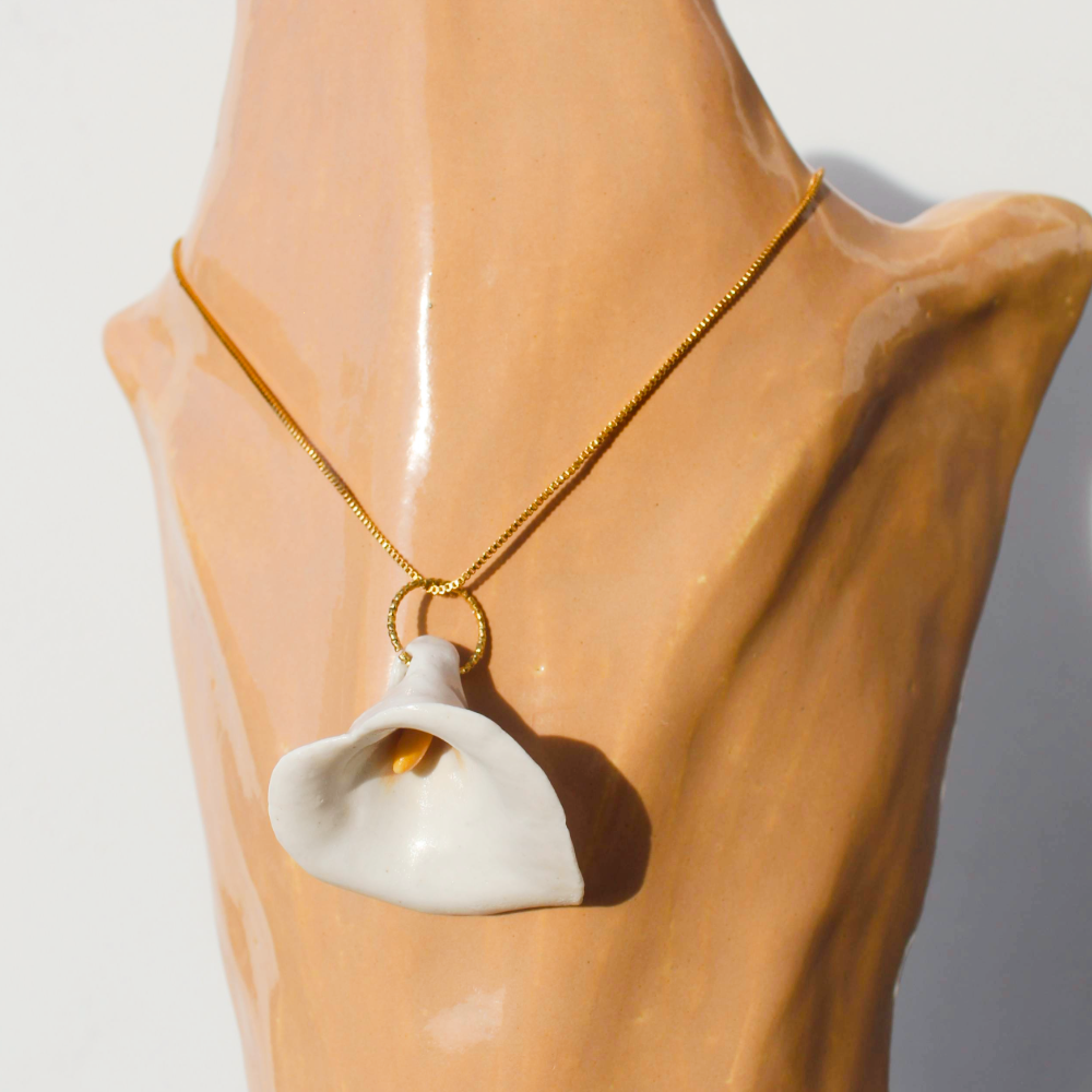 Colar com pingente Flor de Copos de Leite