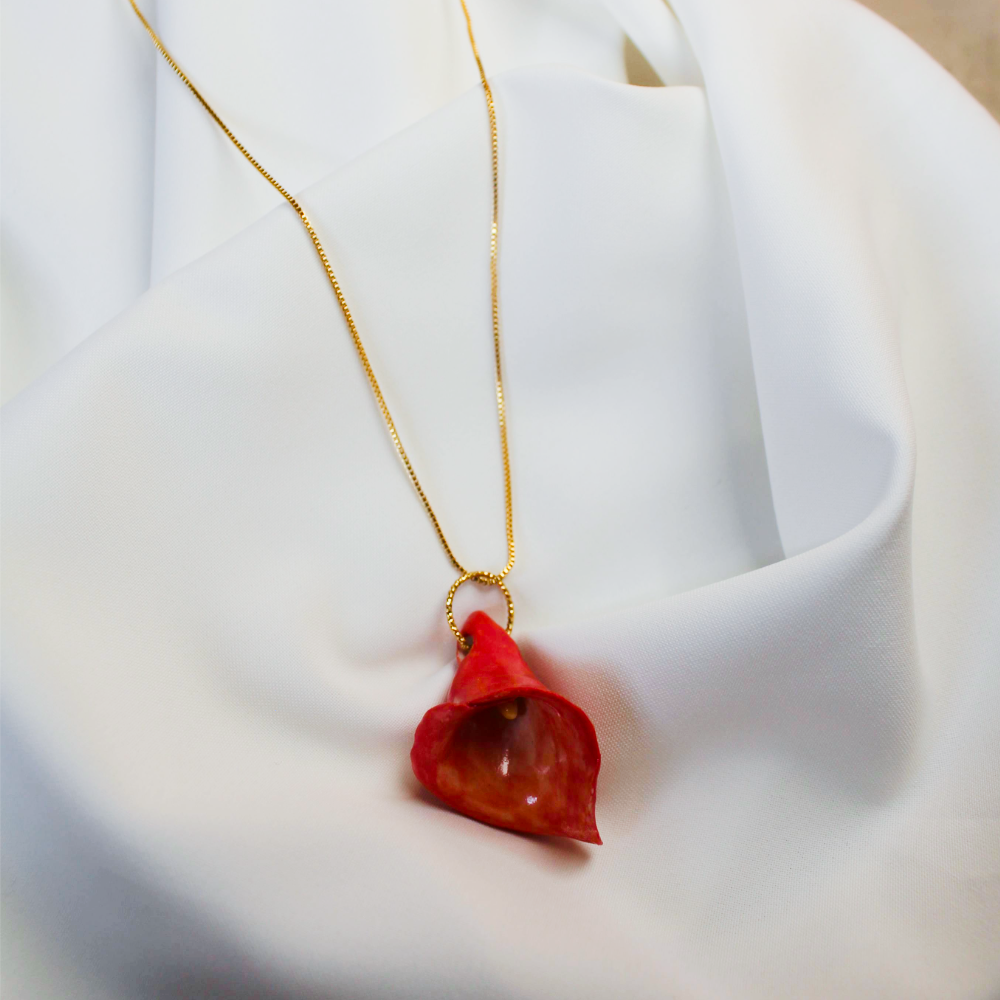 Colar com pingente Flor de Copos de Leite